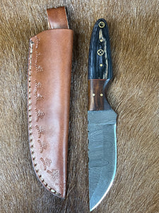 Hand ~ Forged ~ Skinner Knife ~ Twist Damascus ~ Hard Wood Wooden Bolster