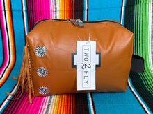 Load image into Gallery viewer, Arrow ~ Train ~ Case