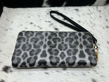 Load image into Gallery viewer, Black ~ Leopard ~ Handbag ~ Set