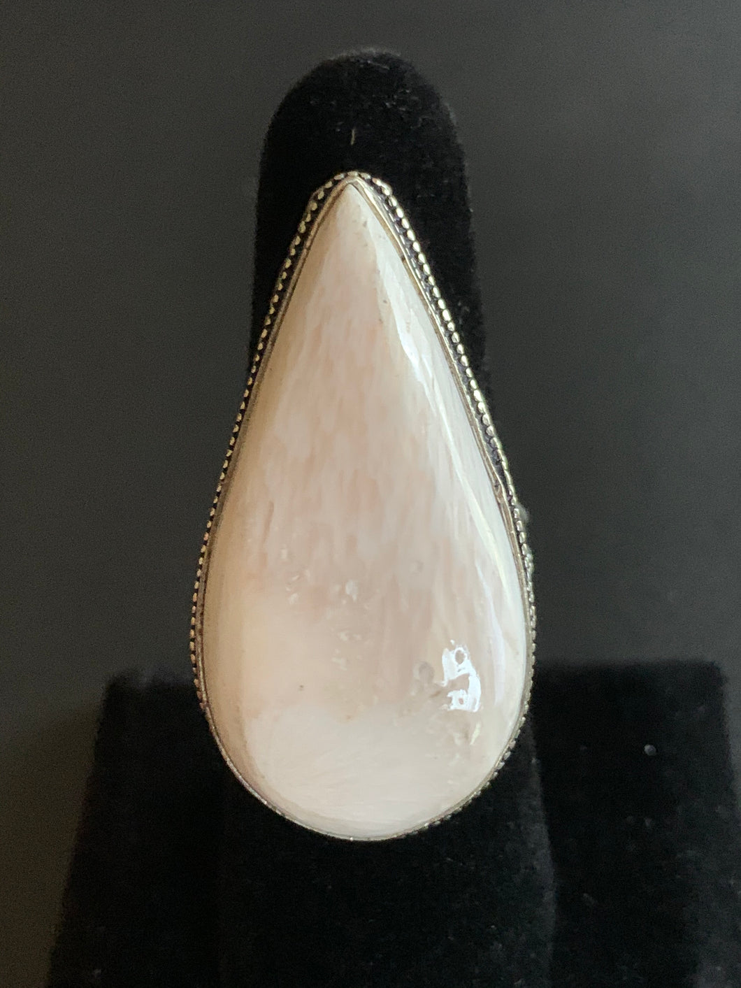 White ~ Agate ~ Ring (8.50)